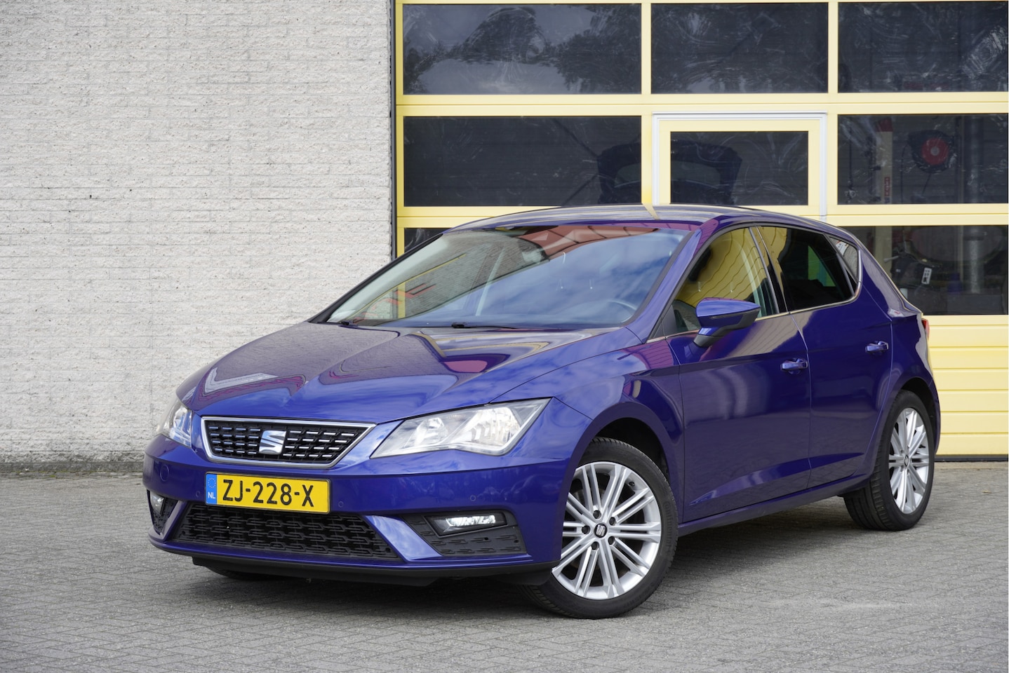 SEAT Leon - 1.5 TSI 150K! 5drs Xcellence BJ2019 Lmv 17" | Led | Pdc | Navi | Keyless entry | Trekhaak - AutoWereld.nl