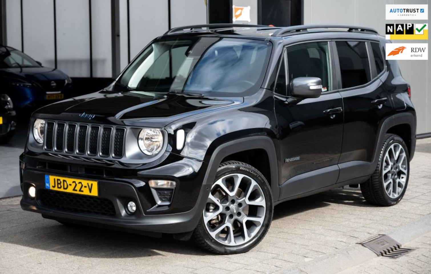 Jeep Renegade - 4xe 240 Plug-in Hybrid Electric S|CARPLAY|STUUR-STOELVERWARMING - AutoWereld.nl