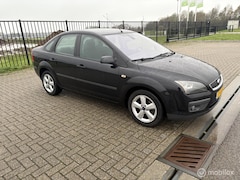 Ford Focus - 1.6-16V Ambiente