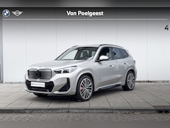 BMW iX1 - xDrive30 M-Sport Pro 20 Inch / Glazen Schuifdak / Stoel & Stuurwielrand Verwarming / Drivi
