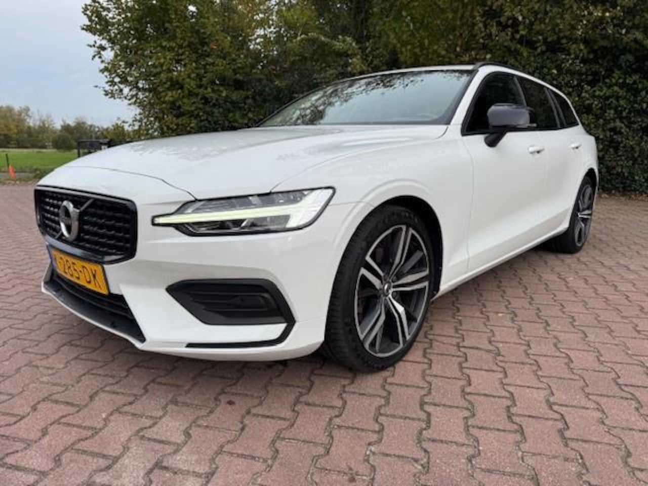 Volvo V60 - 2.0 B3 163PK MOMENTUM ADV/CAM/ACRUISE/ACARPLAY - AutoWereld.nl