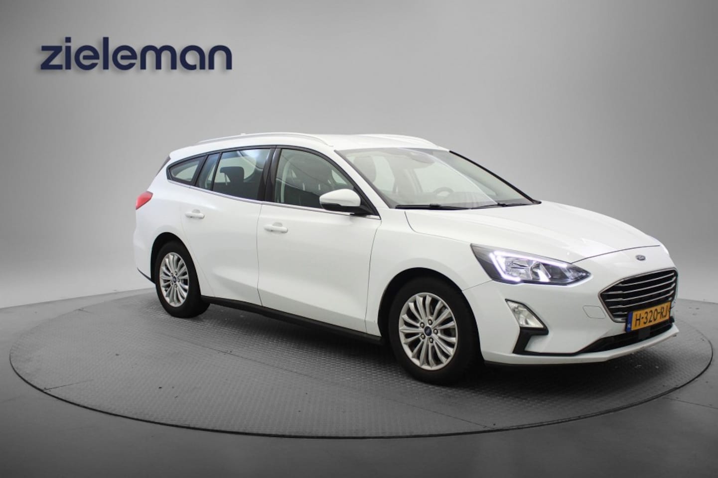 Ford Focus - 1.0 EcoBoost Titanium Business Automaat - Carplay, Navi, Clima, Cruise, Trekhaak - AutoWereld.nl