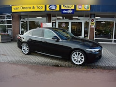 Alfa Romeo Giulia - 2.0T Super Corporate Edition