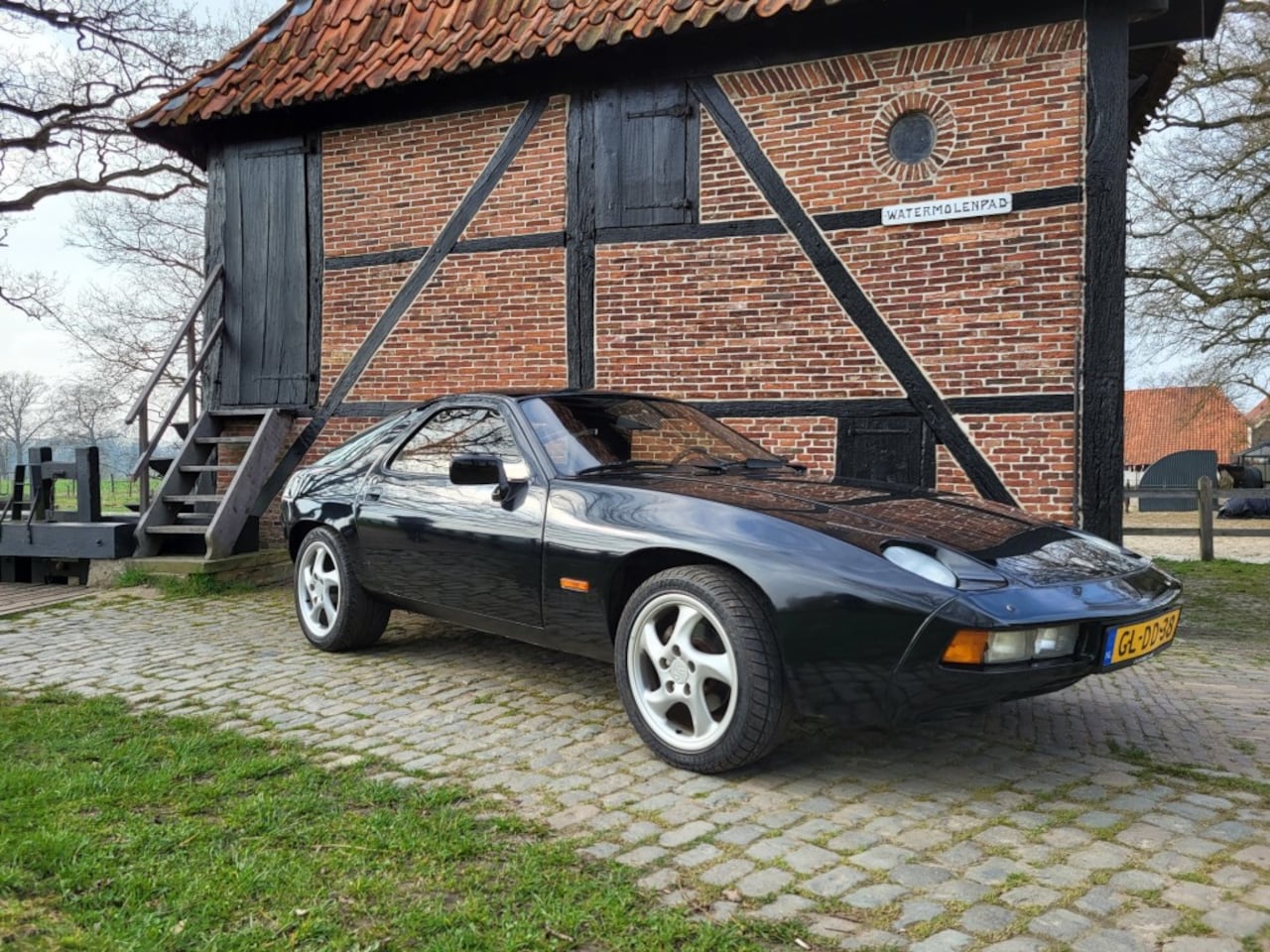 Porsche 928 - handgeschakeld, met werk. - AutoWereld.nl