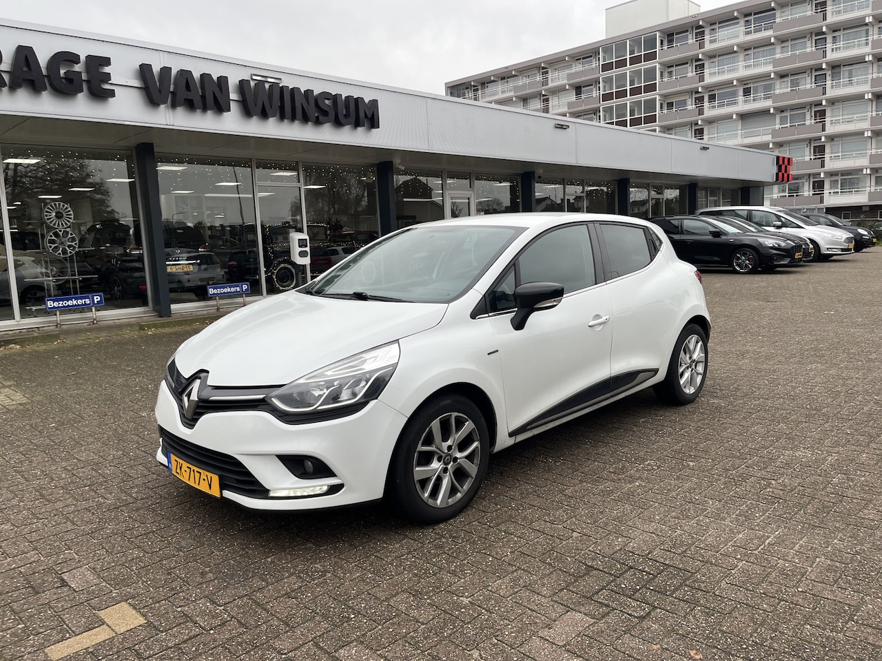 Renault Clio - 0.9 TCe Limited Airco Lmv Navi Pdc Acamera Parelmoerwit Nap - AutoWereld.nl