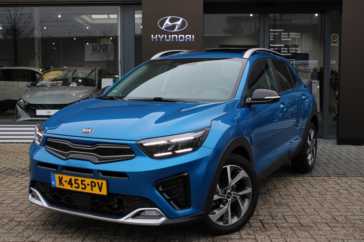 Kia Stonic - 1.0 T-GDi MHEV GT-PlusLine Automaat | Schuif-/Kanteldak | Adaptive Cruise | Stuur/Stoelver - AutoWereld.nl