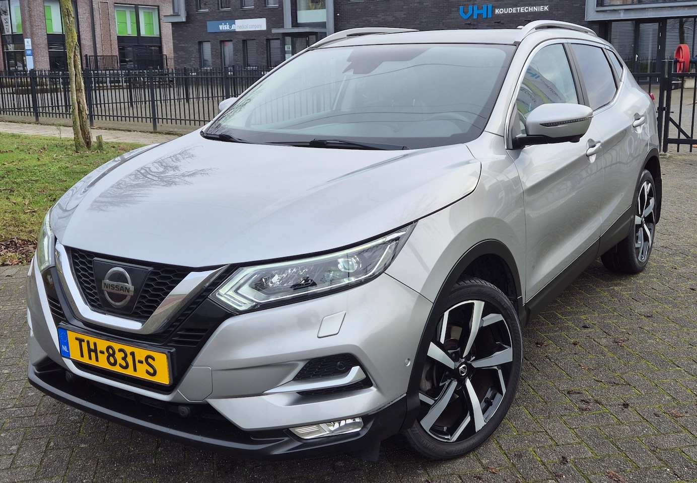 Nissan Qashqai - 1.2 Tekna TEKNA nw model > LED/PANORAMA/LEDER/TREKHAAK - AutoWereld.nl