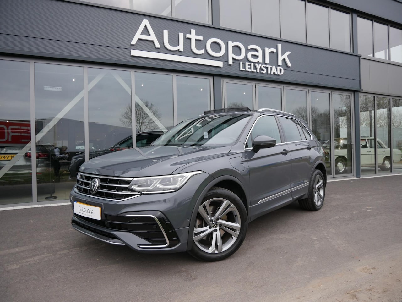 Volkswagen Tiguan - 1.4 TSI eHybrid R-Line Business 1.4 TSI eHybrid R-Line Business+ - AutoWereld.nl