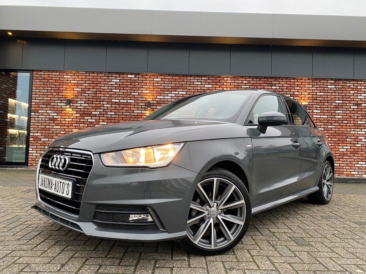 Audi A1 Sportback - 1.0 TFSI Sport S-Line 5-Deurs Navi Stoelverw Titan-Grau 73087KM! - AutoWereld.nl