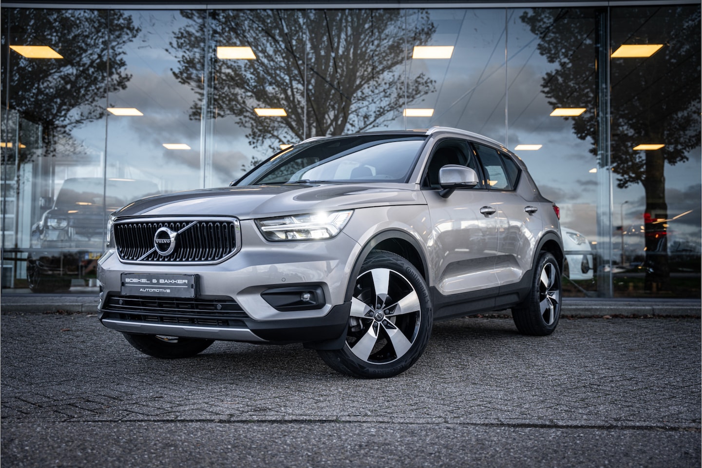 Volvo XC40 - 1.5 T2 Business Pro Aut.8 ** Panodak ** Camera ** 19inch ** Winter-line NAP!! - AutoWereld.nl