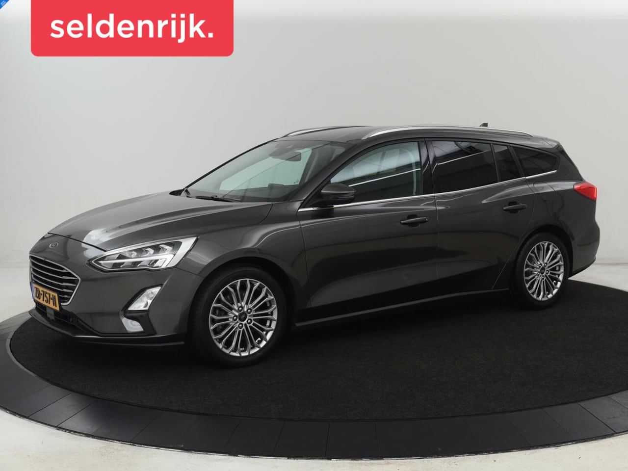 Ford Focus - 1.0 EcoBoost Titanium | Trekhaak | Stoelverwarming | Adaptive cruise | Carplay | Navigatie - AutoWereld.nl