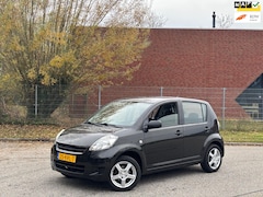 Daihatsu Sirion 2 - 1.3-16V Comfort | Nieuwe APK | Volledig onderhouden | 1 Eigenaar | Automaat | Rijdt top