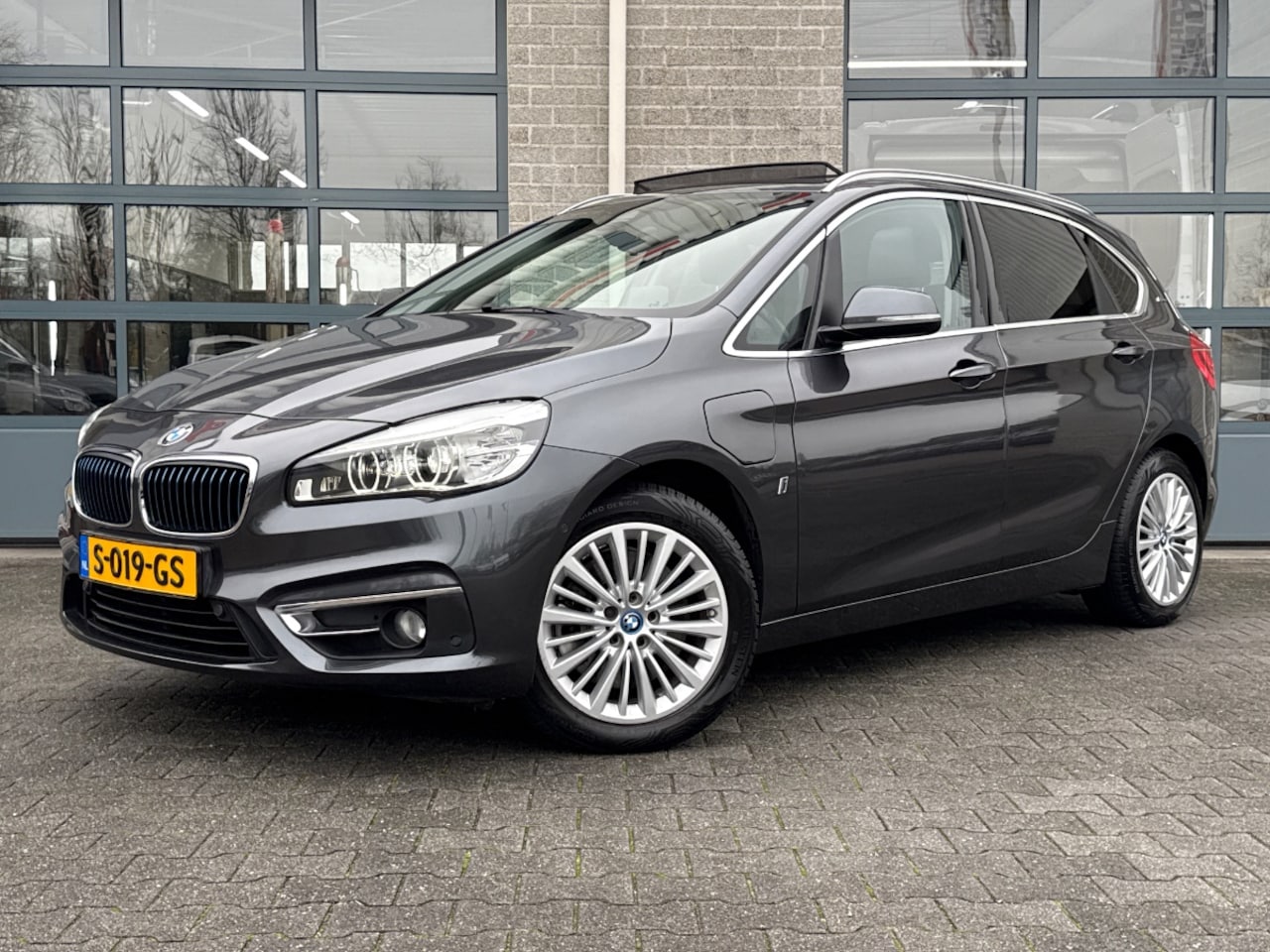 BMW 2-serie Active Tourer - 225xe iPerformance High Executive |SCHUIFDAK|ALL WHEATER BANDEN| - AutoWereld.nl