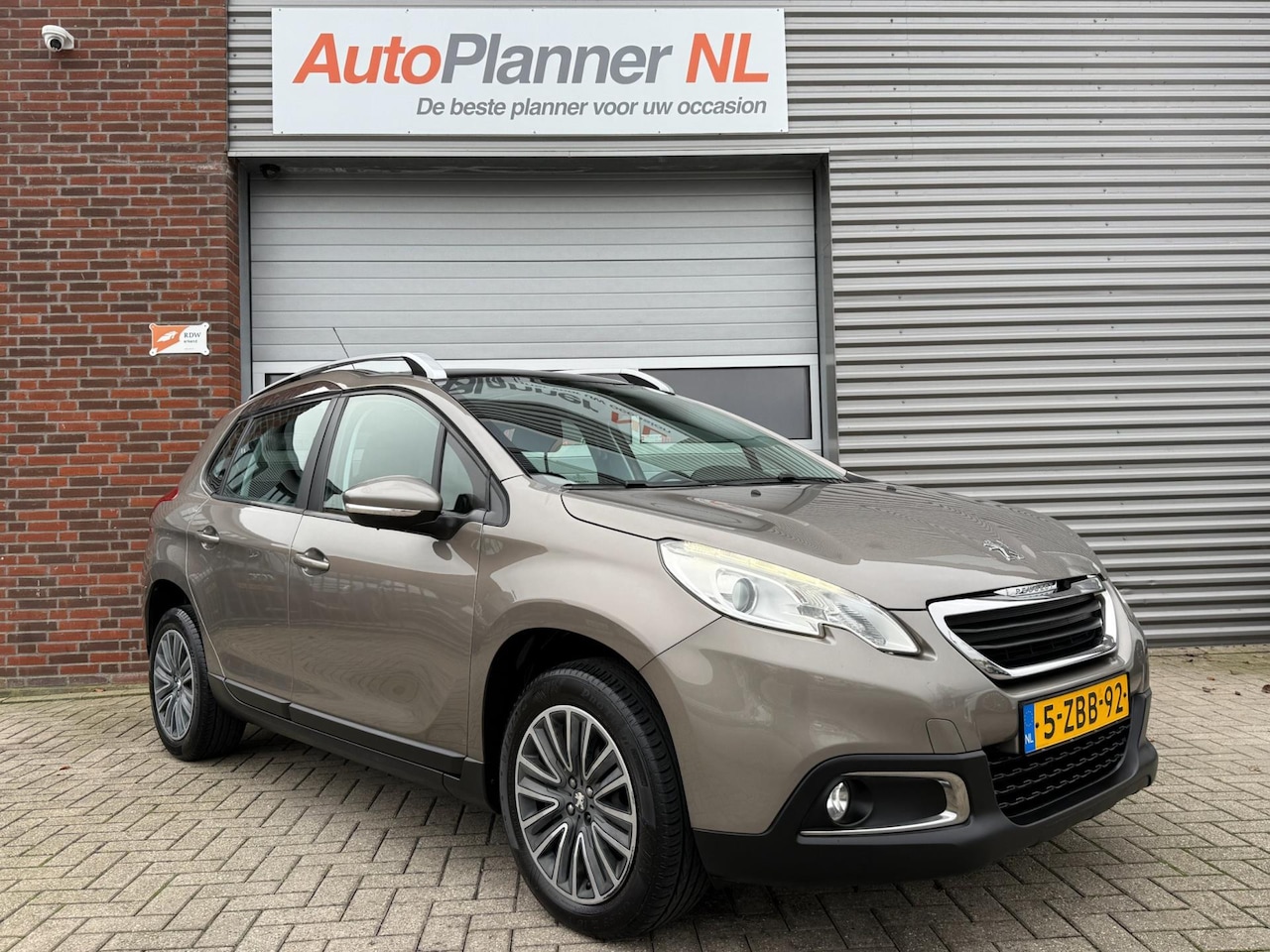 Peugeot 2008 - 1.2 PureTech Active! Clima! Cruise! Navi! Pano! - AutoWereld.nl