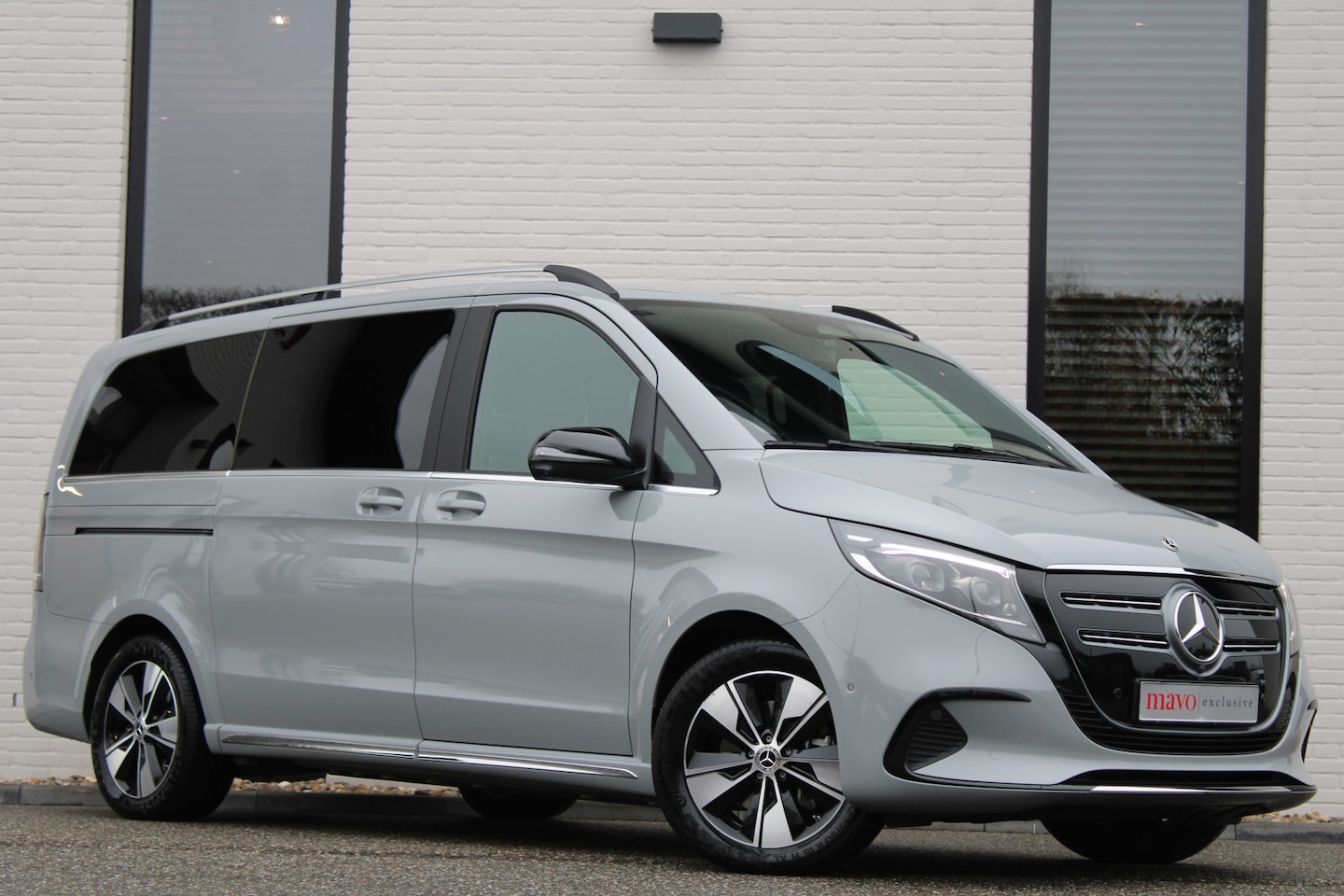 Mercedes-Benz EQV - 300 L2 / AMG / New Model / Luchtvering / 7-Persoons / Burmester / Vol Opties / NIEUWSTAAT - AutoWereld.nl