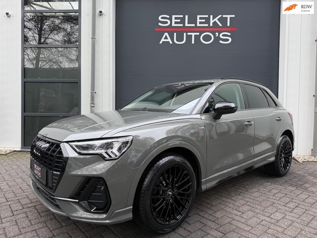 Audi Q3 - 35 TFSI S-Line Pano/Leder/ACC/Matrix/LED/Camera/PDC/Stoelverwarming/19 Inch/Car Play/Navig - AutoWereld.nl