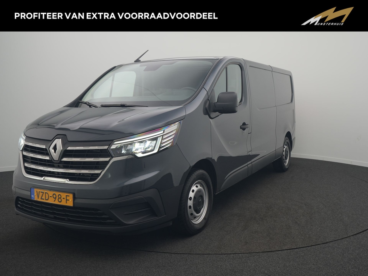 Renault Trafic - 2.0 dCi 110 T30 L2H1 Comfort - All Seasonbanden - Cruise Control - Trekhaak - AutoWereld.nl
