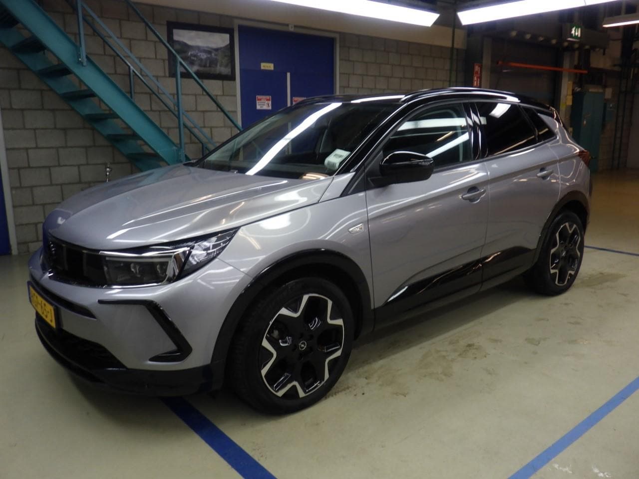 Opel Grandland - 1.2 Turbo Ultimate 130pk | LED-Matrix | Stuur/Stoelverwarming | Navigatie | Elektr. Achter - AutoWereld.nl