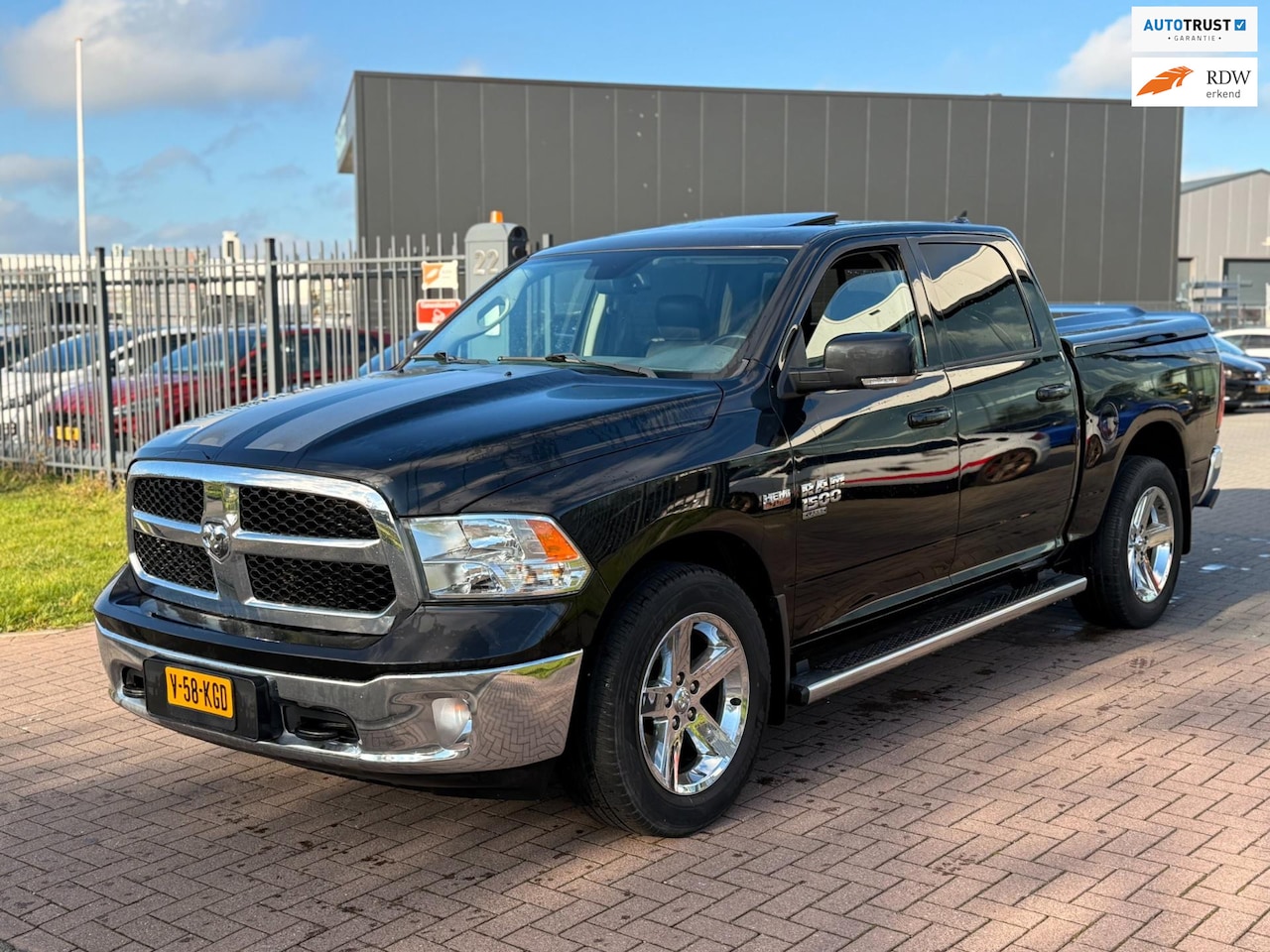 Dodge Ram 1500 - 5.7 V8 4x4 Crew Cab 2020 400PK Leer / Schuifdak / LPG - AutoWereld.nl