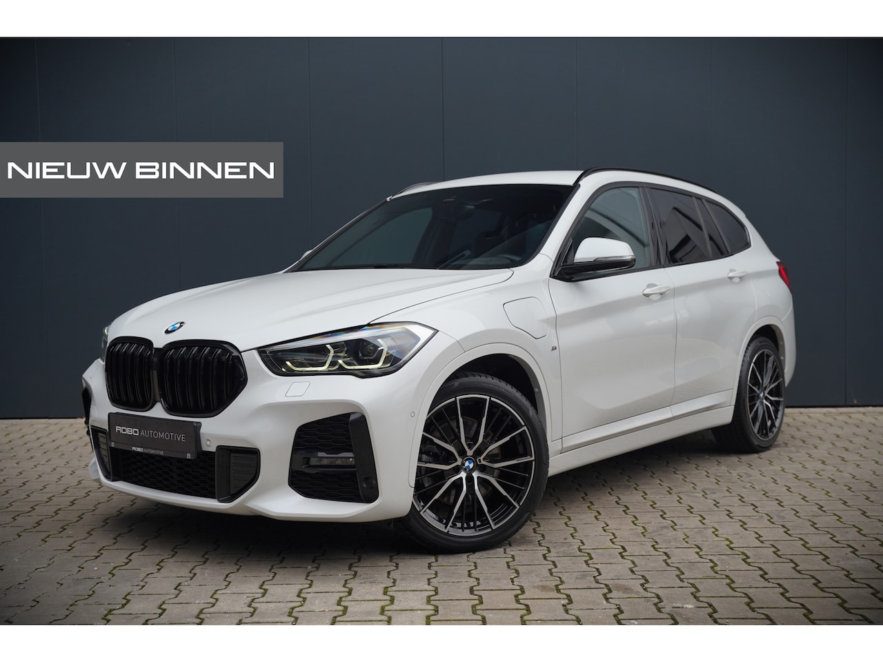 BMW X1 - xDrive25e Executive M Sport | Stoelverwarming | Parkeersensoren | Navigatie | Keyless | Cr - AutoWereld.nl