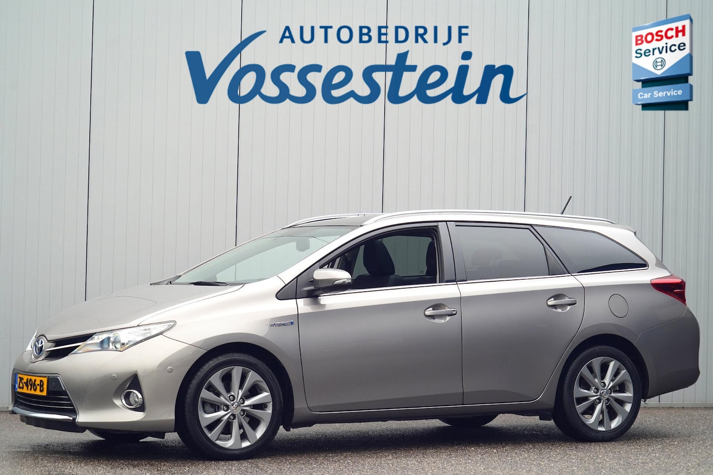 Toyota Auris Touring Sports - 1.8 Hybrid Executive / Panodak / Trekhaak / Camera / Stoelverw. / Climate / Cruise - AutoWereld.nl