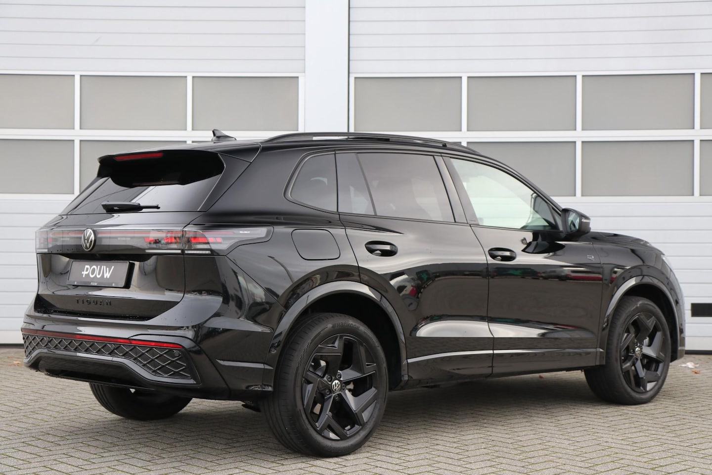 Volkswagen Tiguan - 1.5 eHybrid 204pk DSG R-Line | Trekhaak | Panoramadak | Harman Kardon | 360 Camera - AutoWereld.nl