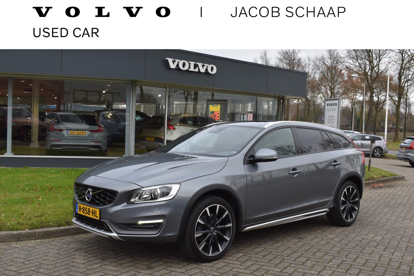 Volvo V60 Cross Country - T5 245PK Automaat Summum | Trekhaak | H&K | Camera | Blis | Panodak | ACC | 19"LMV - AutoWereld.nl