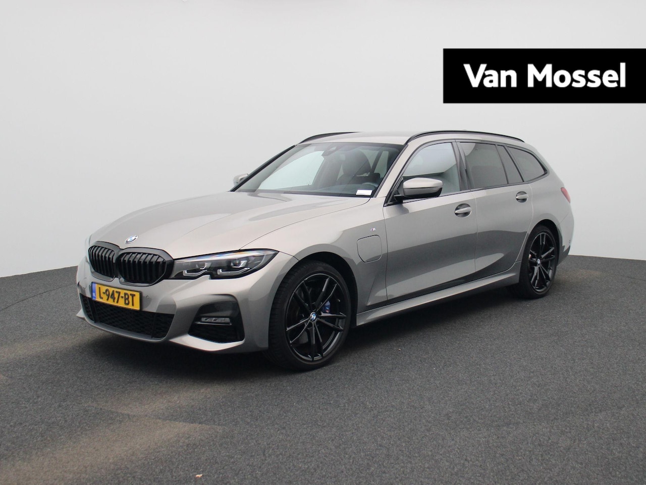BMW 3-serie Touring - 330e High Executive | M-SPORT | Automaat | LMV | Navigatie | Trekhaak | Stoel verwarming | - AutoWereld.nl
