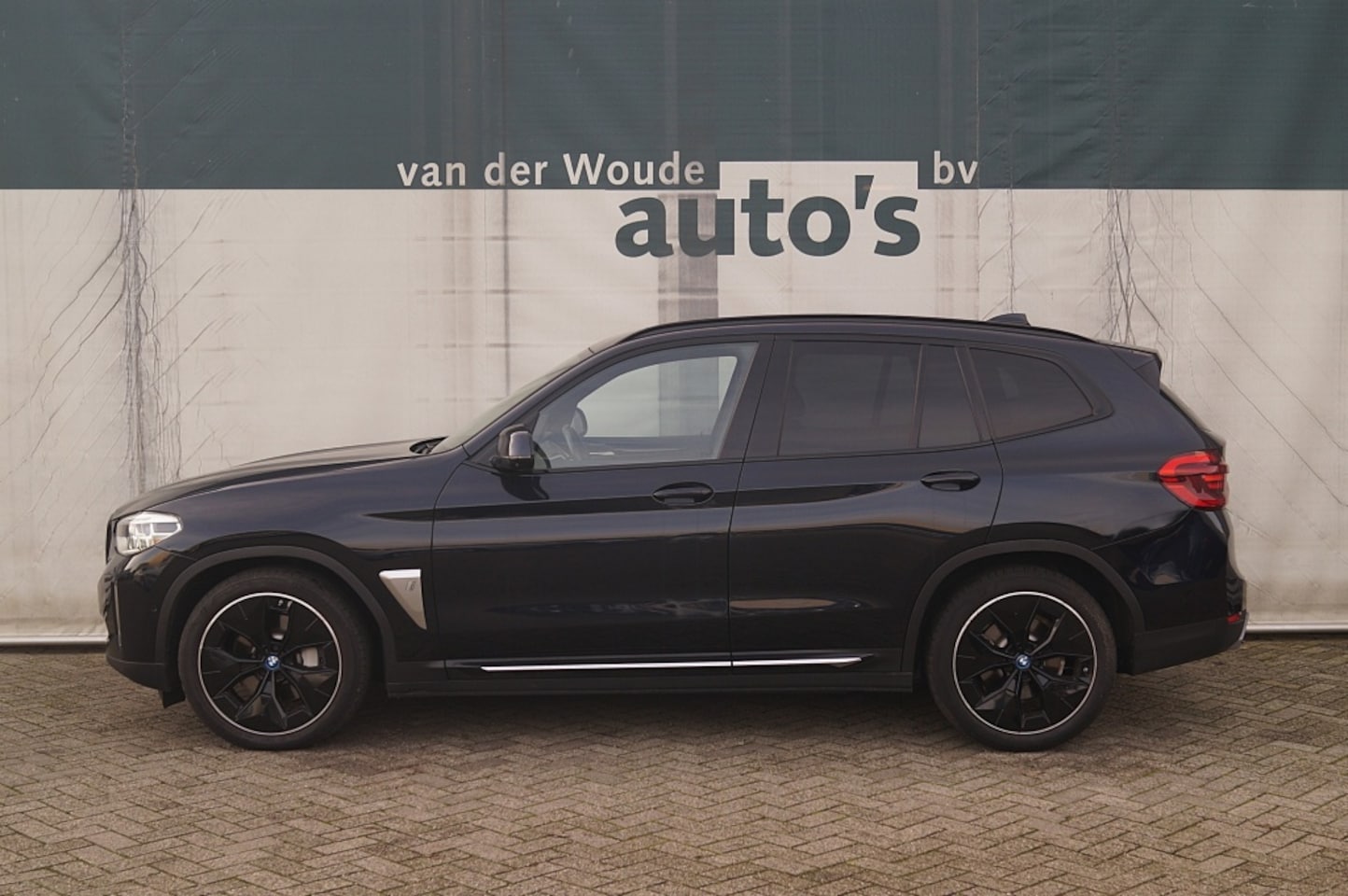 BMW iX3 - High Executive 80kWh -PANO-LEER-ECC- - AutoWereld.nl