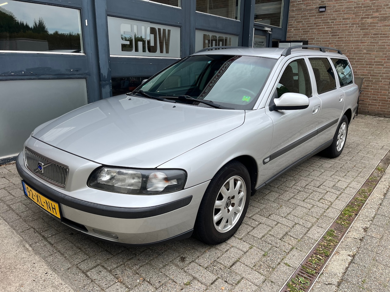 Volvo V70 - 2.4 Comfort Line 2.4 Comfort Line, Lekt olie - AutoWereld.nl