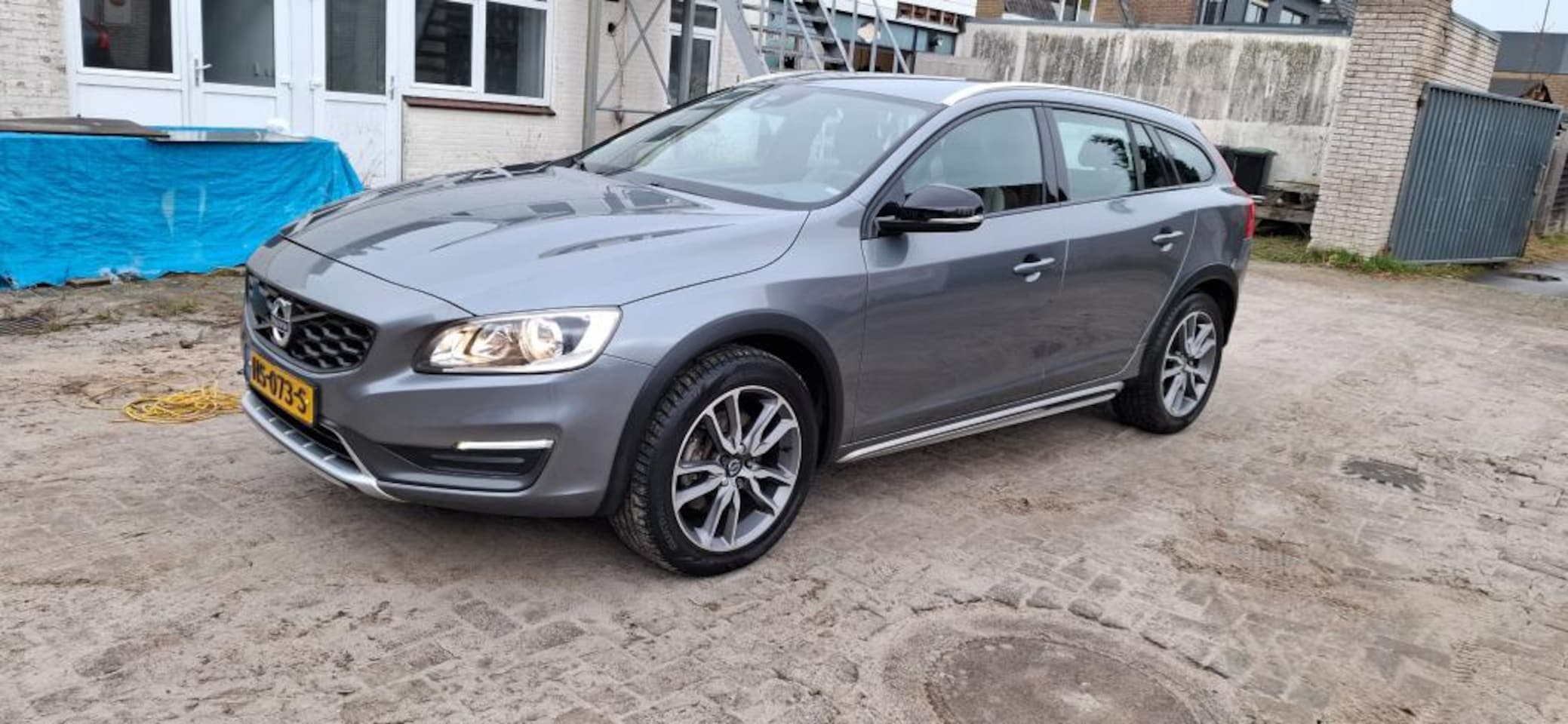 Volvo V60 Cross Country - 2.0 D3 Summum Business. Meerdere foto`s volgen. - AutoWereld.nl