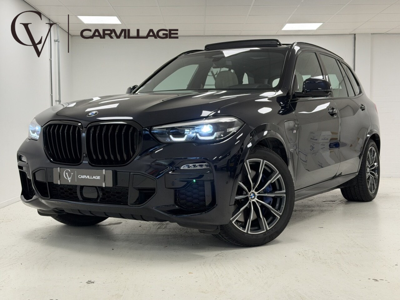 BMW X5 - xDrive45e M-Sport | Luchtvering | Carbonschwarz | Beige int. | - AutoWereld.nl