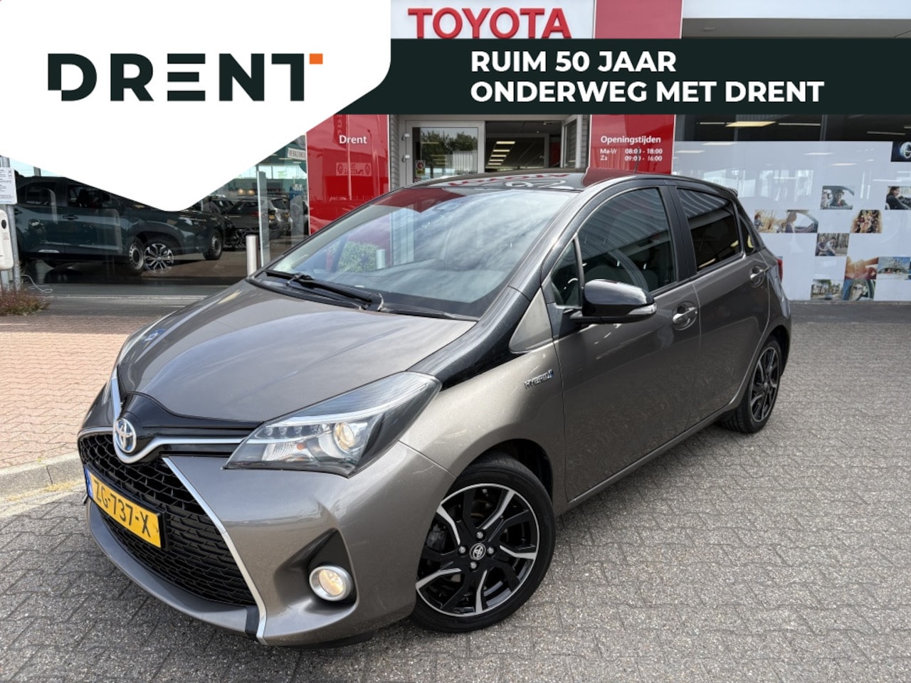 Toyota Yaris - 1.5 Hybrid Dynamic Bi-tone | Leer | Panoramadak | achteruitrijca - AutoWereld.nl