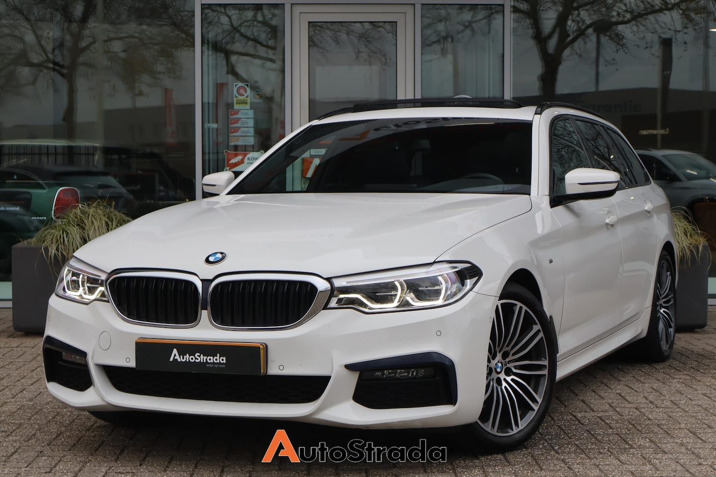 BMW 5-serie Touring - (g31) 520i M-Sport 184pk | Camera | Pano | Cruise | Climate | Memory | Carplay | LED | Tre - AutoWereld.nl