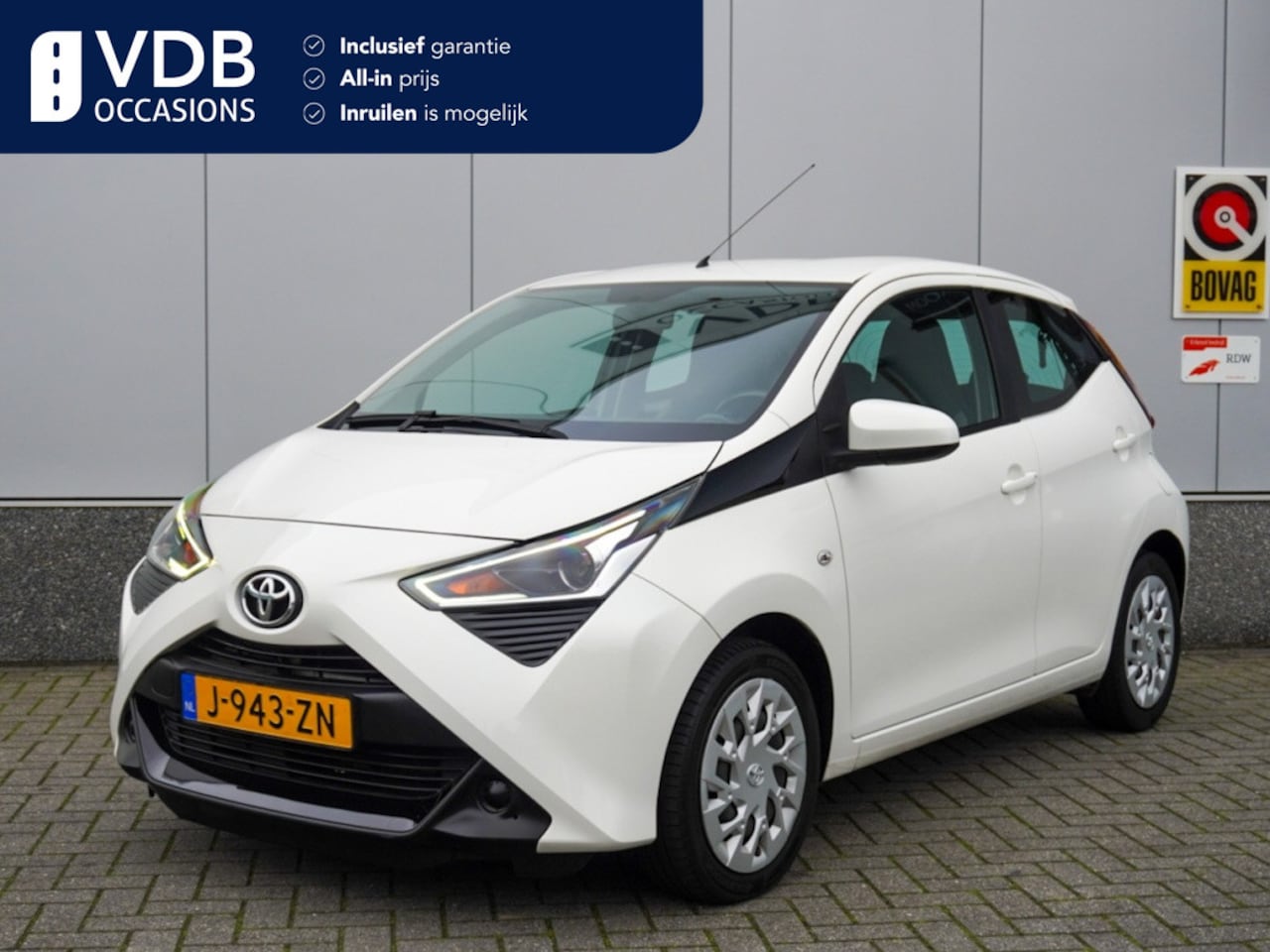 Toyota Aygo - 1.0 VVT-i x-play CarPlay | Camera | Airco | NAP - AutoWereld.nl