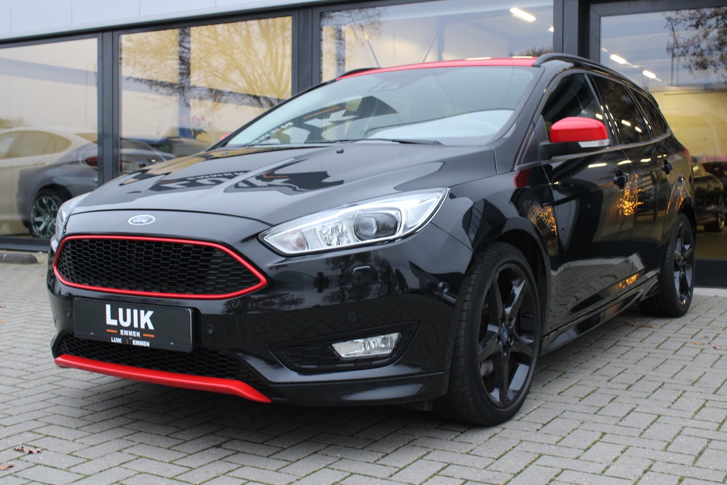 Ford Focus Wagon - 1.5 EcoBoost Titanium ST-LINE 183pk + DEALERONDERHOUDEN +XENON + NAVIGATIE + LM VELGEN - AutoWereld.nl