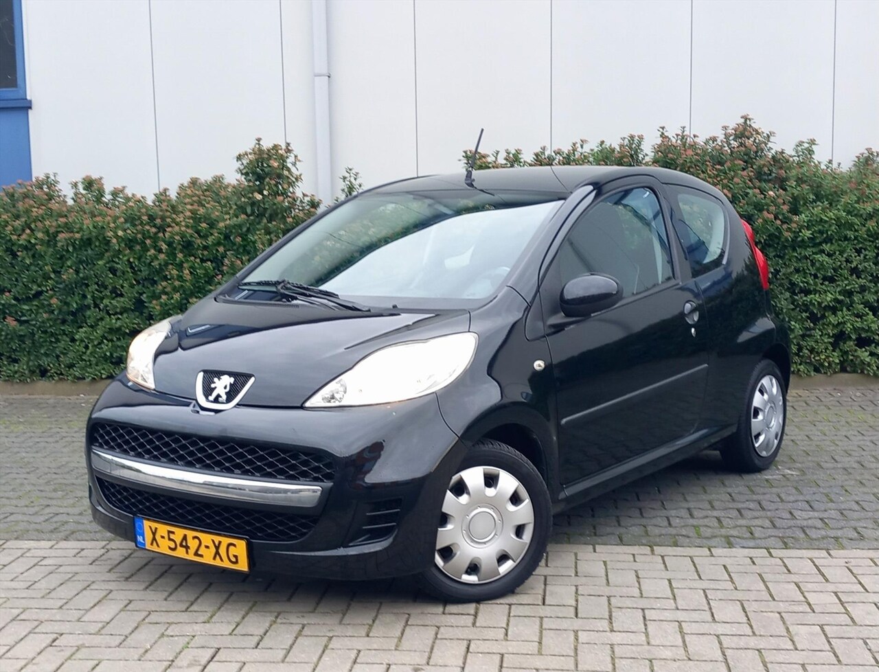 Peugeot 107 - 1.0 12V 68PK 3D XR Airco/Toerenteller - AutoWereld.nl