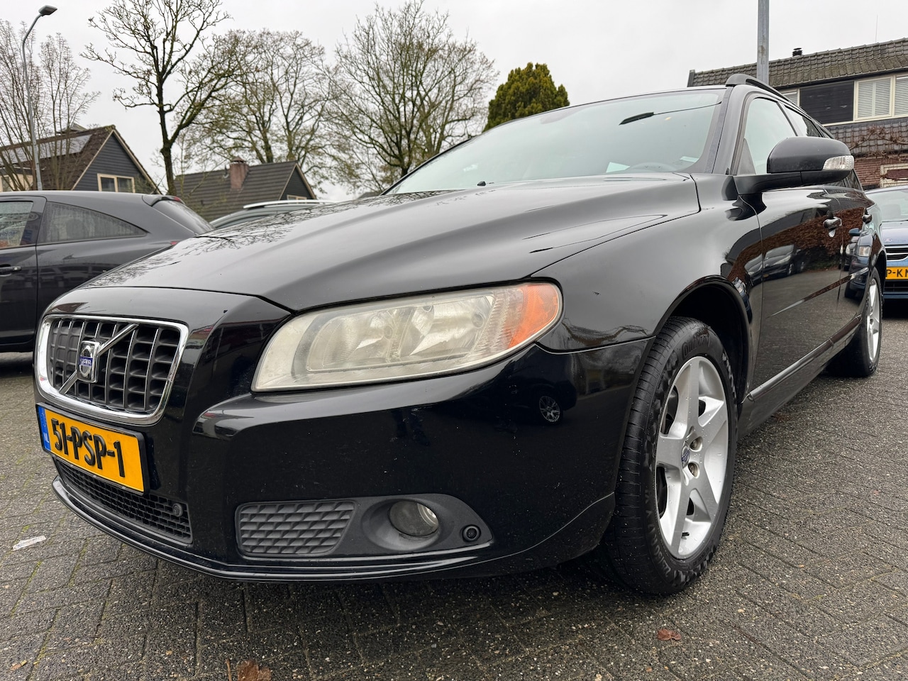 Volvo V70 - 2.4 D5 Apk 2/4/26,Airco,Cruise,Navi,Leder - AutoWereld.nl