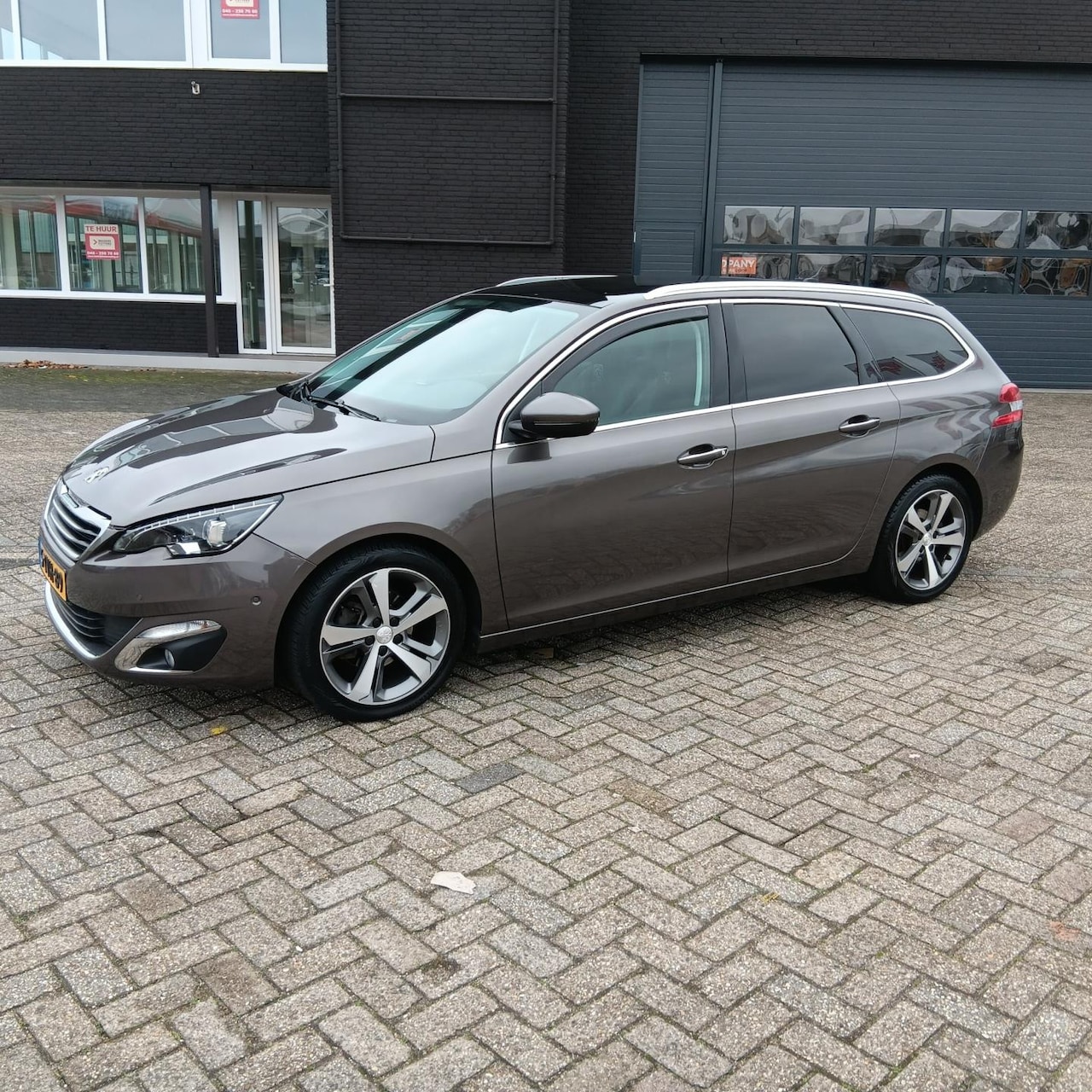 Peugeot 308 SW - 1.2 e-THP Première 1.2 e-THP Première - AutoWereld.nl
