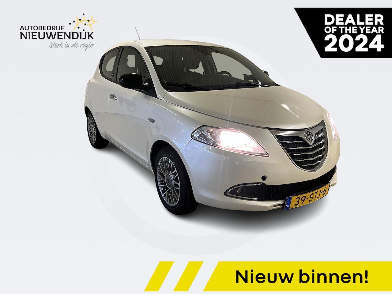 Lancia Y(psilon) - Ypsilon 1.2 Platinum CLIMATE CONTROLE / LICHT METALEN VELGEN / LEDEREN BEKLEDING / PARKEER - AutoWereld.nl