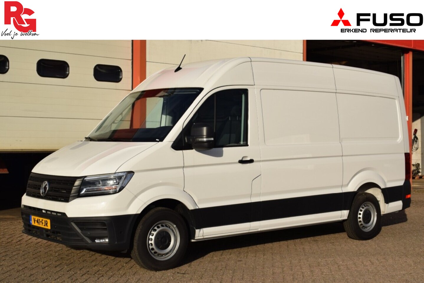 Volkswagen Crafter - 2.0 TDI L3H3 Highline 140 PK LED TREKHAAK NAVI BETIMMERING - AutoWereld.nl