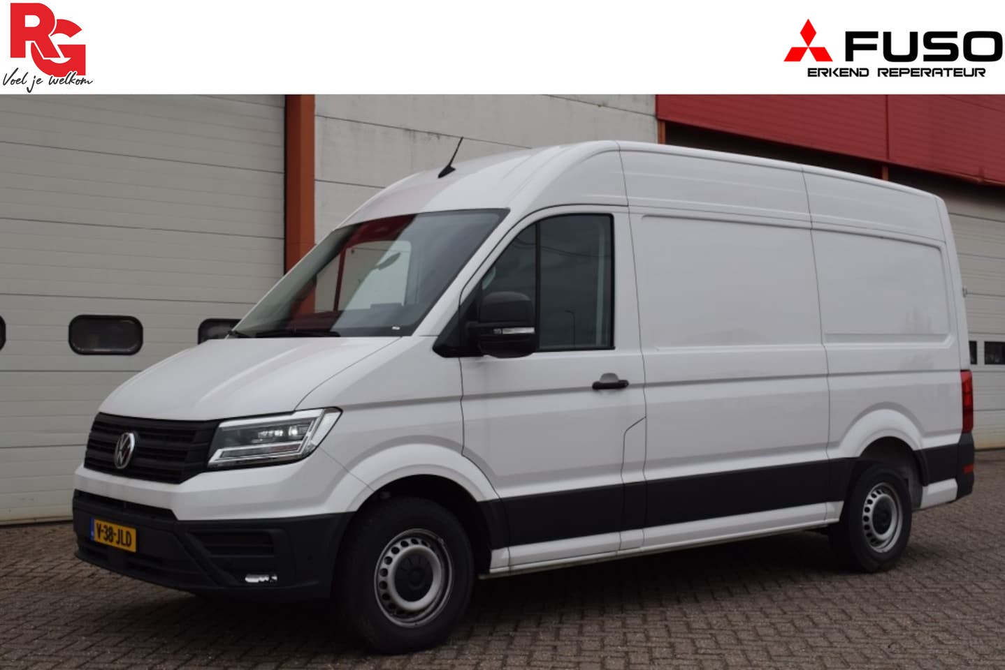 Volkswagen Crafter - 2.0 TDI L3H3 Highline MY25 AUTOMAAT LED TREKHAAK GEVEERDE STOEL - AutoWereld.nl