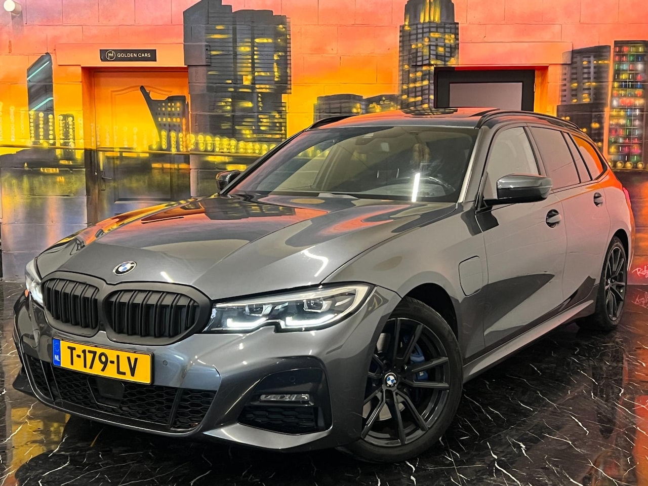 BMW 3-serie Touring - 330e High Executive Pano|Stoelverwarming - AutoWereld.nl