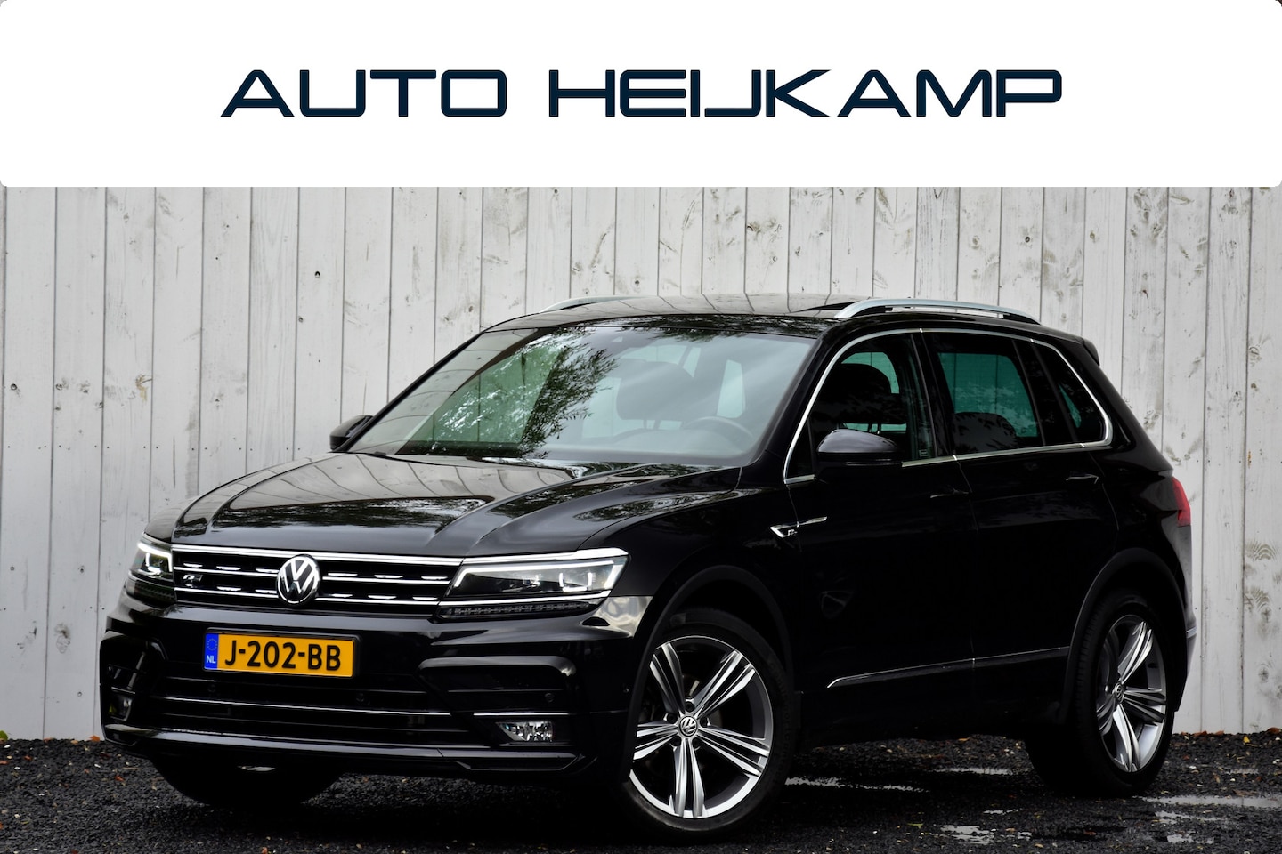 Volkswagen Tiguan - 1.5 TSI ACT Highline Business R | Pano-dak | Trekhaak | NL-Auto | - AutoWereld.nl