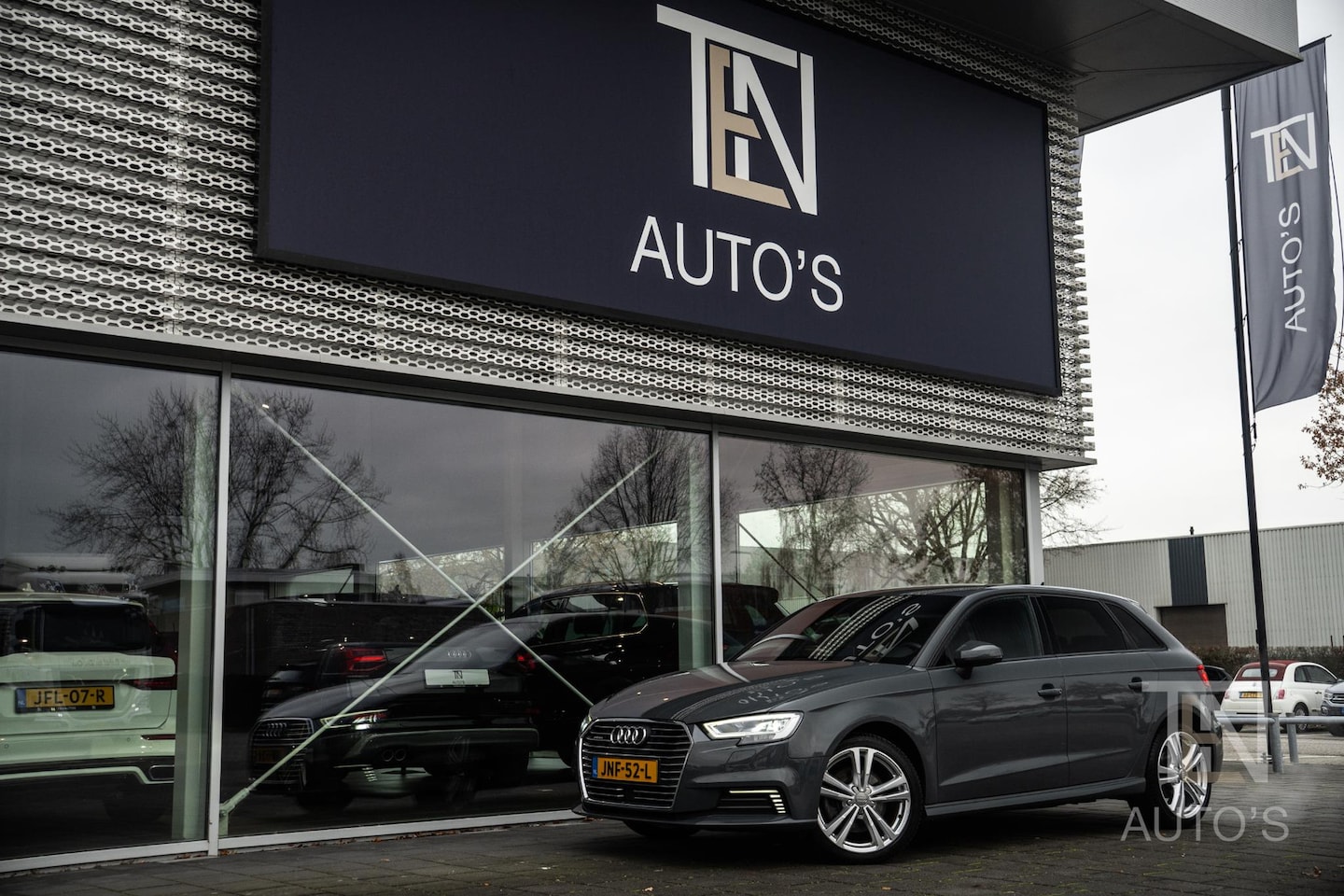 Audi A3 Sportback - 40 e-tron S-Line | Camera | CarPlay | Digitaal Display | Stoelverwarming | 18" - AutoWereld.nl