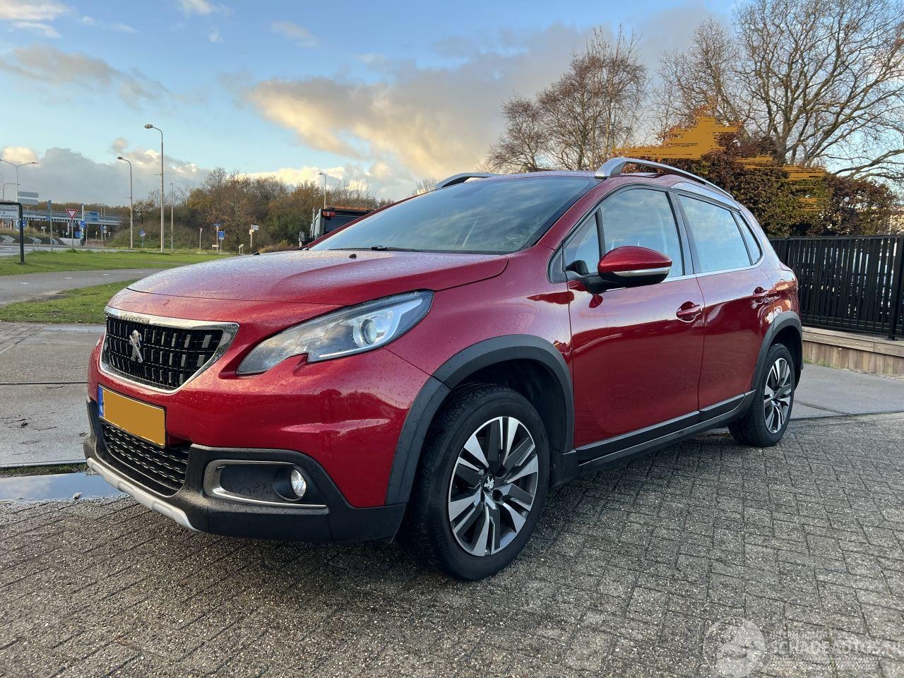 Peugeot 2008 - 1.2 PureTech Allure 112.095 KM!! - AutoWereld.nl