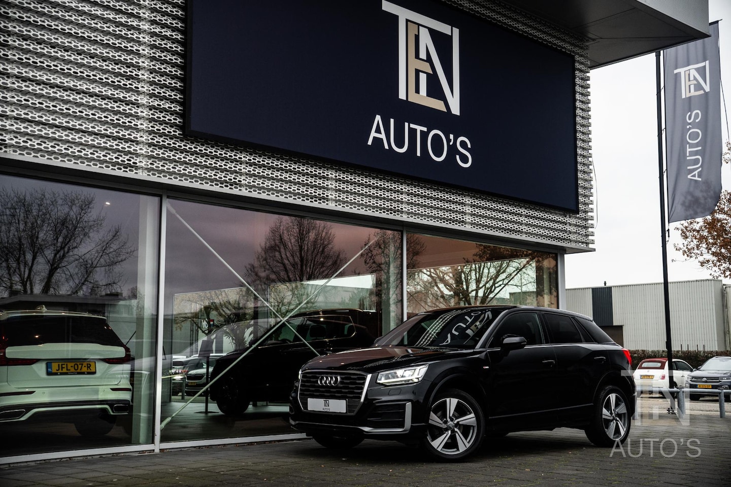 Audi Q2 - 35 TFSI S Line Automaat | Camera | CarPlay | Keyless | Stoelverwarming | Trekhaak | 18" - AutoWereld.nl
