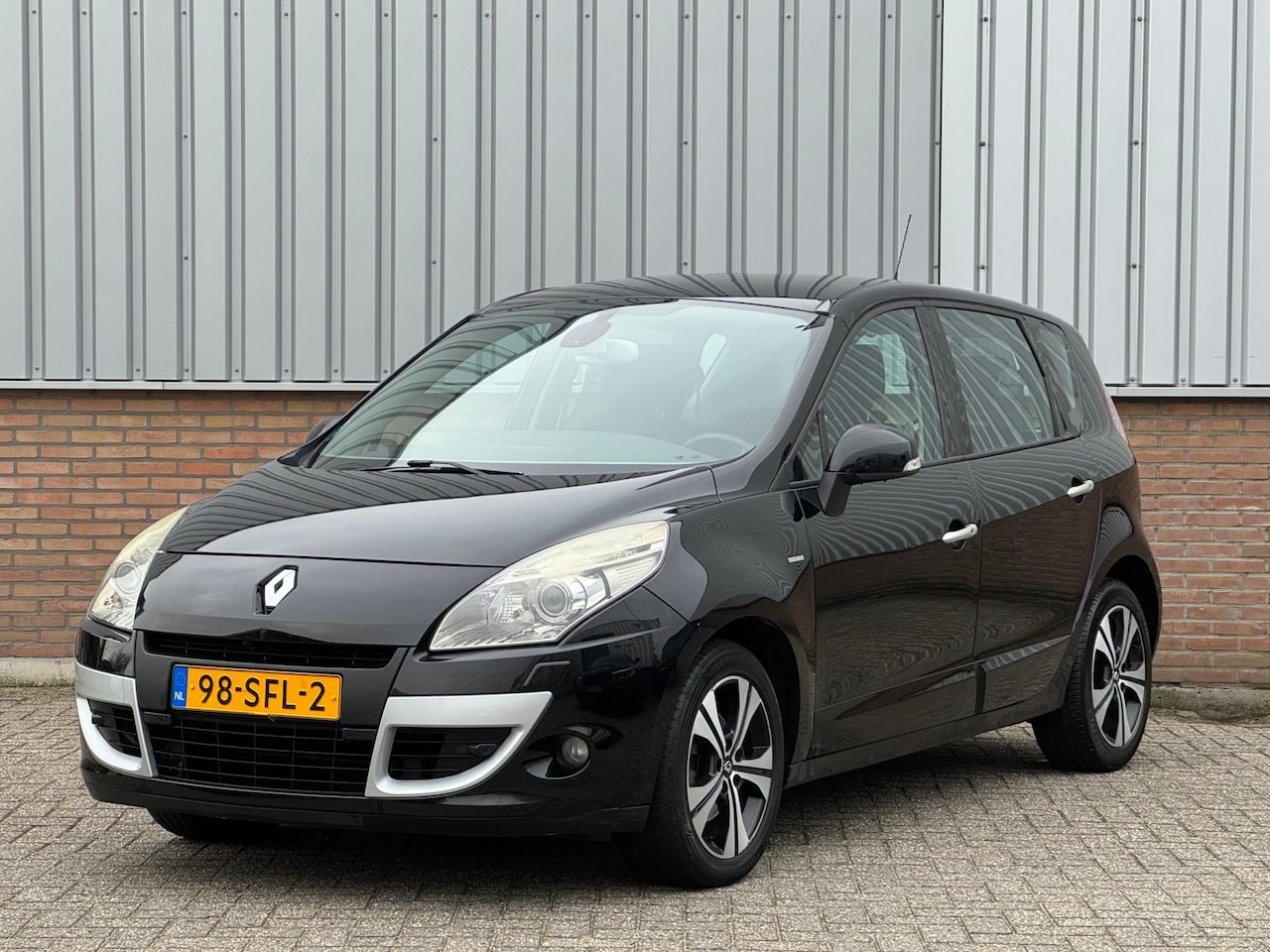 Renault Scénic - 2.0 Bose Automaat/ Trekhaak/ Camera - AutoWereld.nl