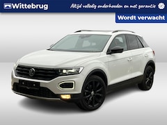 Volkswagen T-Roc - 1.5 TSI 150pk Sport Black Style DSG AUTOMAAT / Panorama dak / Navigatie / LM 18 inch / Cam