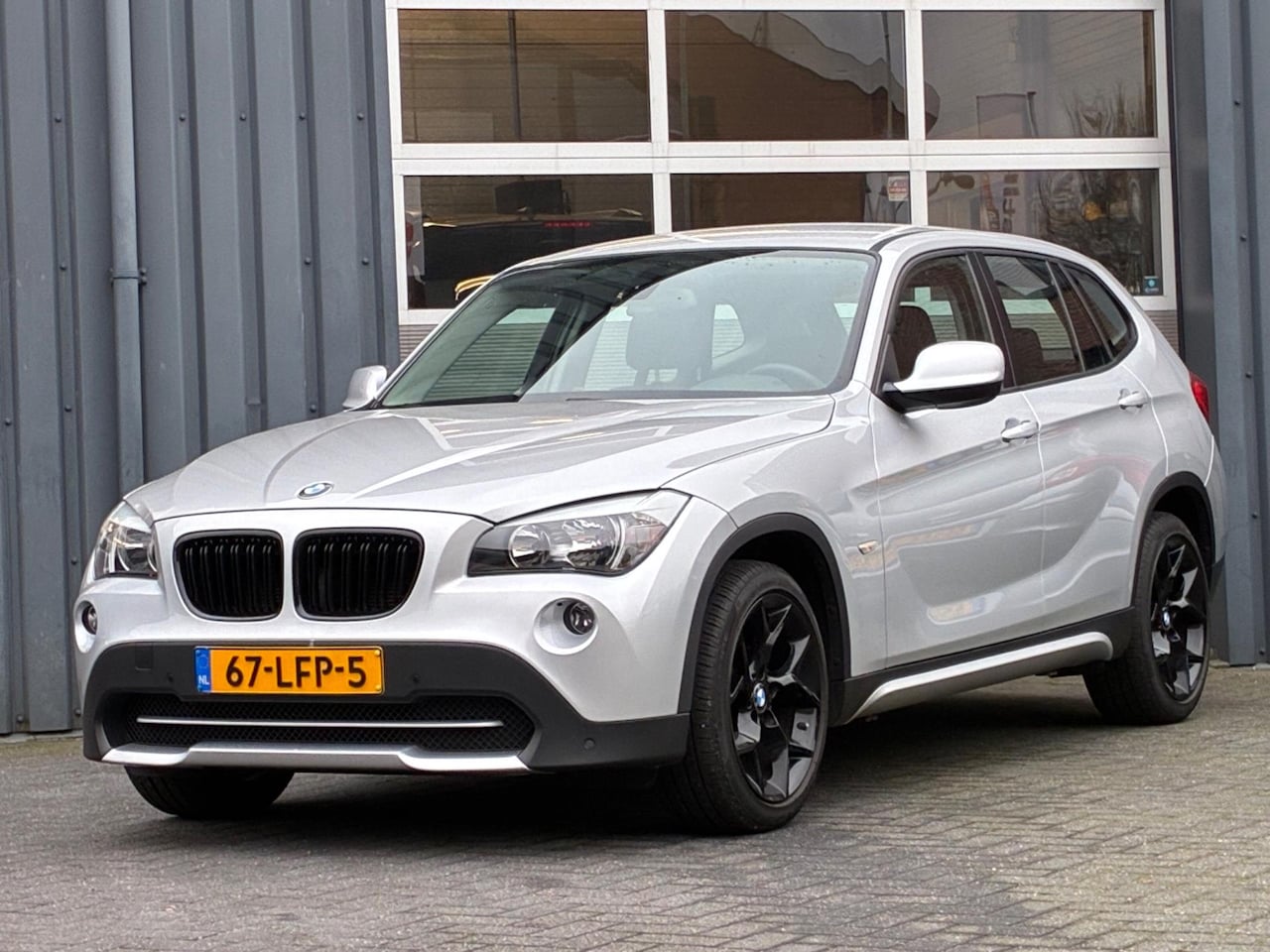 BMW X1 - SDrive18i Executive Automaat Clima Navi Stoelverwarming - AutoWereld.nl
